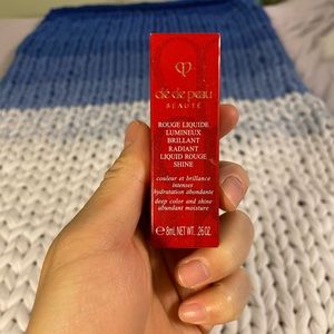 New cle de paeu liquid rogue shine